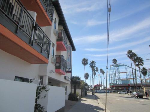 Carousel Beach Inn Motel