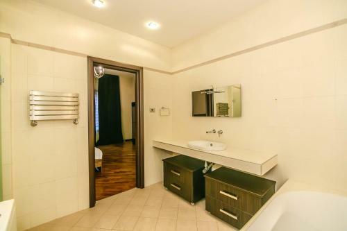 Teatr Rashida Beibytova 2 Apartment