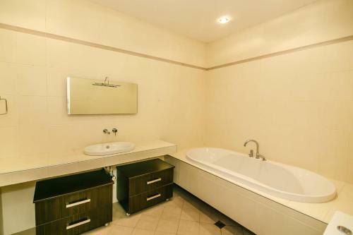 Teatr Rashida Beibytova 2 Apartment