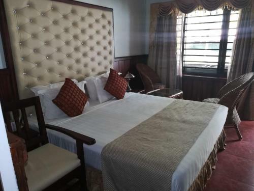 Regant Lake Village Hotel