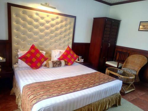 Regant Lake Village Hotel