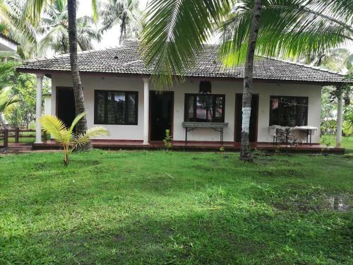 Regant Lake Village Hotel