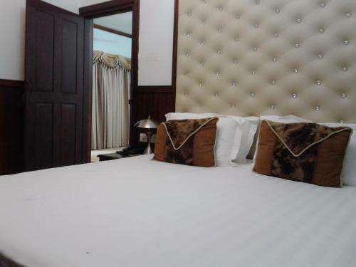 Regant Lake Village Hotel