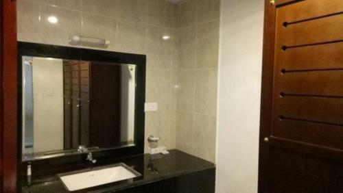 Regant Lake Village Hotel