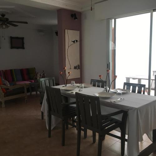 La Villa Blanche Bed & Breakfast