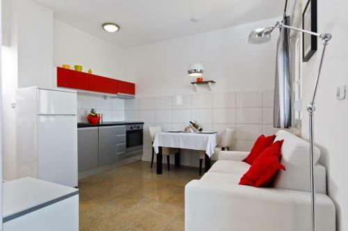 Ark Beach Apartments Hostel