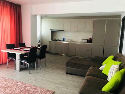 Mamaia Lake View Apartment