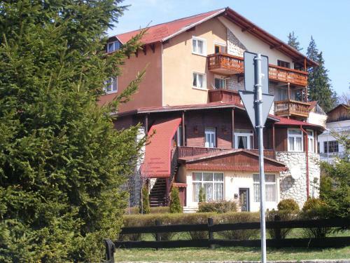 Studio Montana Apartments