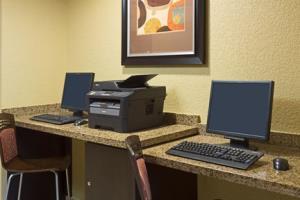 Holiday Inn Express & Suites Hotel