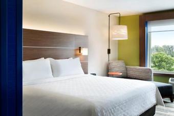 Holiday Inn Express & Suites - Houston Iah - Beltway 8 Hotel