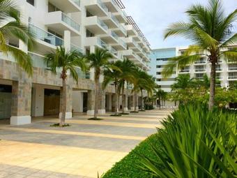 The Suite Playa Blanca Hotel