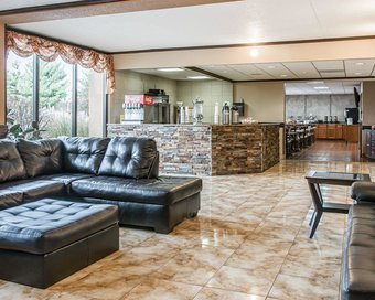 Clarion Inn & Suites Airport Hotel