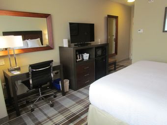 Days Inn & Suites By Wyndham Airdrie Hotel