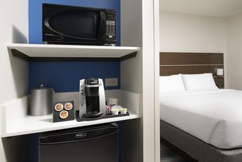Holiday Inn Express & Suites San Antonio North - Windcrest Hotel
