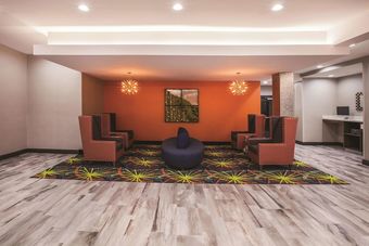 La Quinta Inn & Suites By Wyndham Baton Rouge - Port Allen Hotel