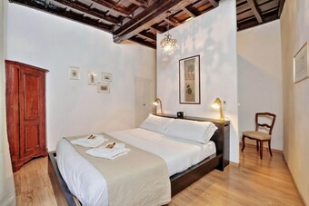 Rome Accommodation - Altemps Apartment