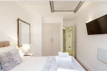 Outstanding Trafalgar Penthouse Sleeps 8 Apartments