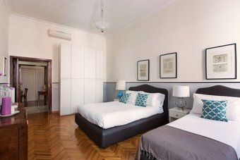 Rome Accommodation - Villa Medici Apartment