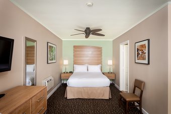 Holiday Inn Express & Suites La Jolla - Beach Area Hotel