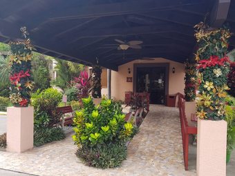 Clarion Suites Roatan At Pineapple Villas Aparthotel