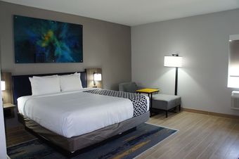 La Quinta Inn & Suites By Wyndham Galveston Hotel