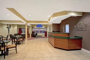 Microtel Inn & Suites By Wyndham Bushnell Hotel