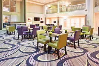 La Quinta Inn & Suites By Wyndham Macon Hotel