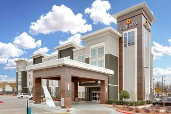 La Quinta Inn & Suites By Wyndham Dallas Love Field Hotel