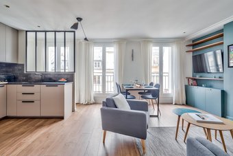 Splendid 3 Bdrs Flat In A Prime Location Of Paris Apartment