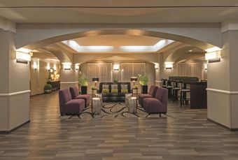 La Quinta Inn & Suites By Wyndham San Antonio Airport Hotel