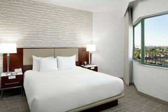 Doubletree Suites By Hilton Phoenix Hotel