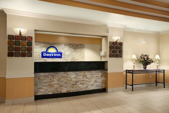Days Inn & Suites By Wyndham Cedar Rapids Hotel
