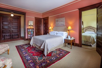 Luxurious Suites In A Manhattan Mansion Hotel