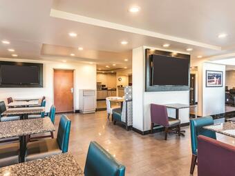 La Quinta Inn & Suites By Wyndham Colorado Springs North Hotel