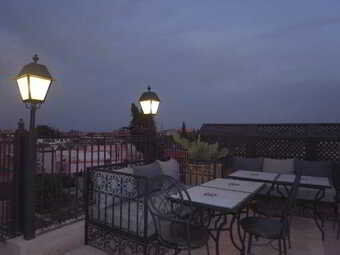 Riad Bazaar Cafe Hotel