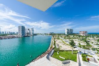 Renaissance Cancun Resort & Marina Hotel
