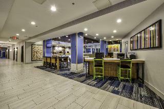 Holiday Inn Express & Suites Farmers Branch Hotel