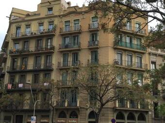 Whatching Sagrada Familia Apartment
