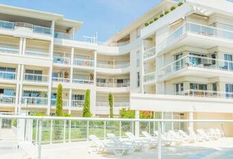 Sunlight Properties - "kahlua" - Cannes - Sea Front Apartment