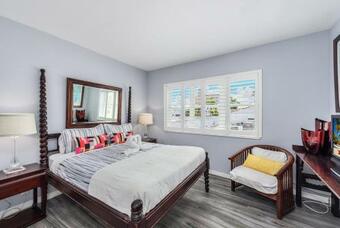 South Beach Suites In Ocean Drive Apartment