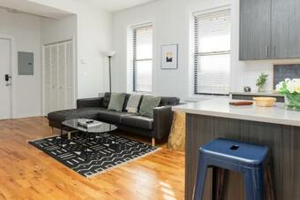 Classic Depaul 2br With Full Kitchen By Zencity Apartment