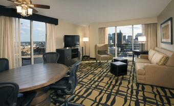 Doubletree Suites By Hilton Austin Hotel