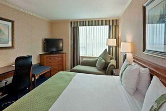 Holiday Inn Vancouver Airport Hotel