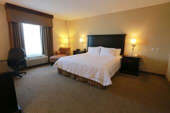 Hampton Inn & Suites By Hilton Laval Hotel