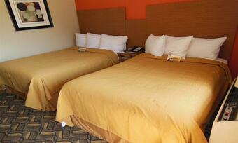 Days Inn & Suites By Wyndham Arlington Near Six Flags Hotel