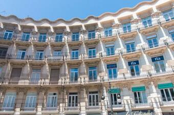 Bet Apartments - Canovas Rooms Hostel