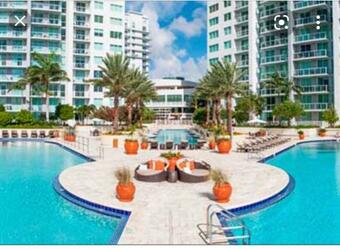 Miami Luxury Ocean Beach View & Stunning Pools Apartment