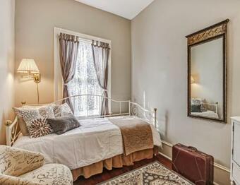 Victorian Charmer Steps To Forsyth Park With Free Off Street Parking & Heated Pool Access!