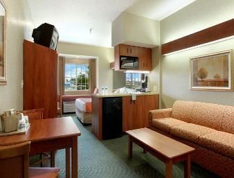 Microtel Inn & Suites By Wyndham Thomasville Hotel