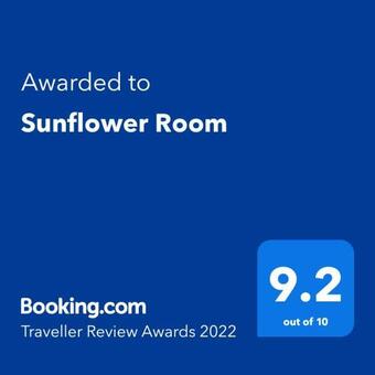 Sunflower Room Apartment